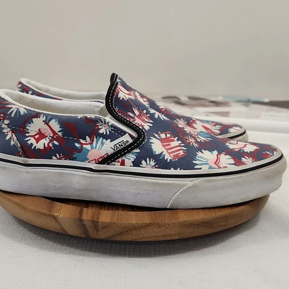 Vans Crew Red Floral Classic Slip On Sneakers. Size Womens 7  Mens 5.5 - Picture 4 of 7